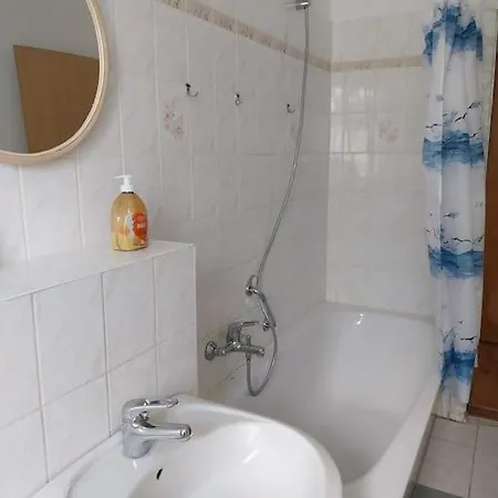 Monteurwohnung Mit 5 Einzelbetten In 아파트 슈코이디츠